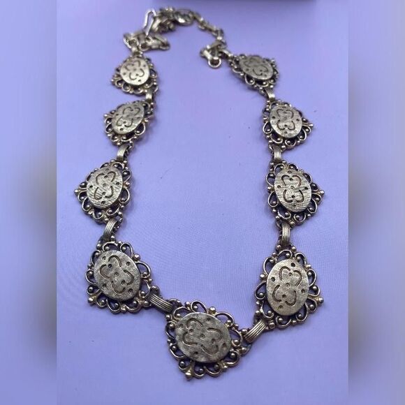 Vintage Emmons Necklace Gold Tone Filigree Panel Medallion Signed 16" - Picture 2 of 4